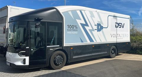 E-Lkw Volta Zero auf einem Parkplatz