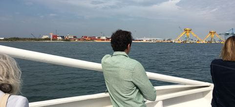 client visite port fos sur mer en bateau