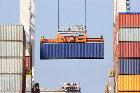 Seefrachtcontainer im Hafen - Verladung Seefracht DSV