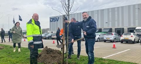 DSV schenkt haar klanten een fruitboom
