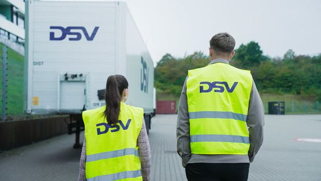 To speditørelever med DSV veste