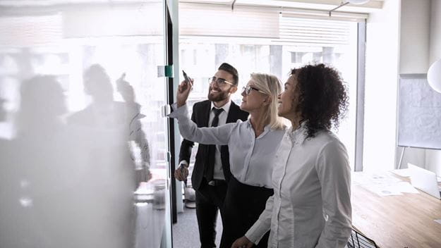 Three employees at DSV working together