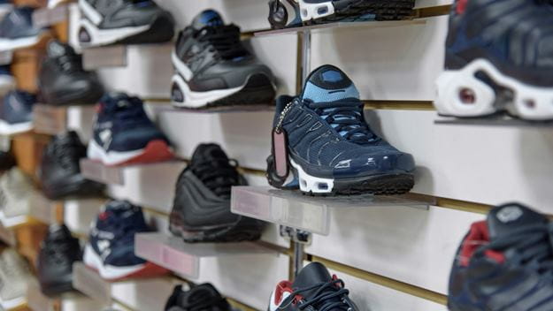 Dedicated garments warehouse helps apparel manufacturer save on labor and storage