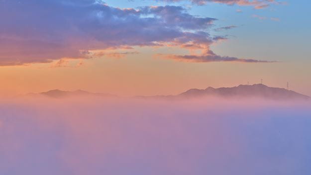 Ciel et montagnes roses