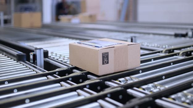 Shipment on automated conveyor belt