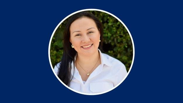 Fotografía de Eleana Boada en fondo azul DSV