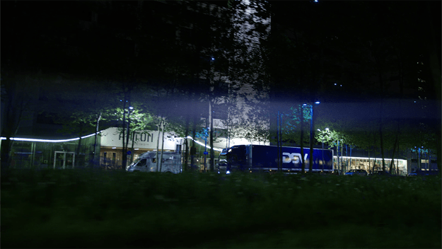 dsv transport en logistiek dsv electrische vrachtwagen rijdt door high tech campus