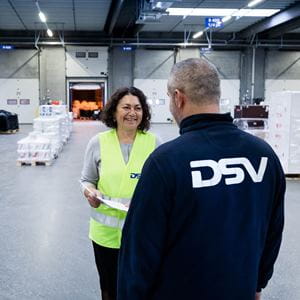 DSV Mitarbeiter im Lager